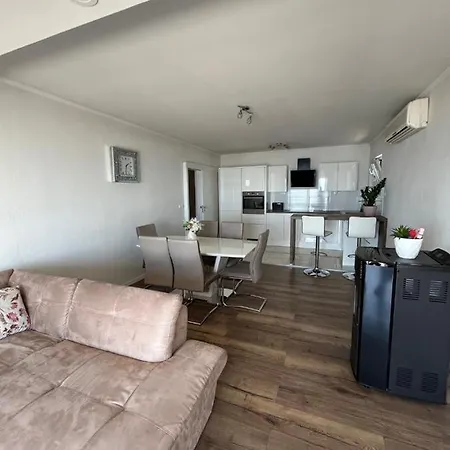 Tomas Πανσιόν