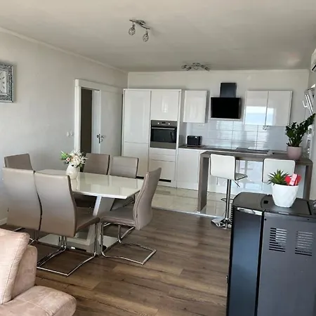 Tomas Πανσιόν Tučepi